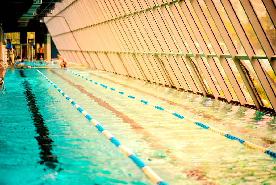 克勒玛依成人混凝土钢结构游泳池项目